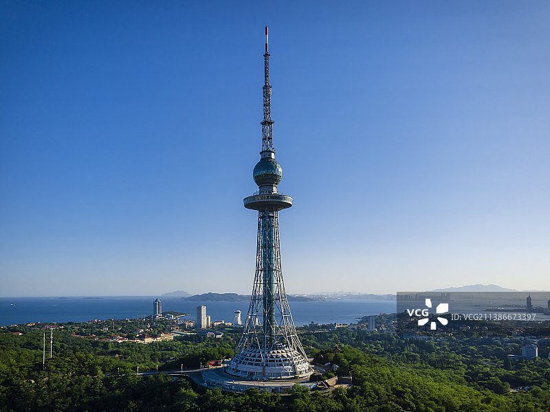 航拍青岛太平山电视塔特写图片素材