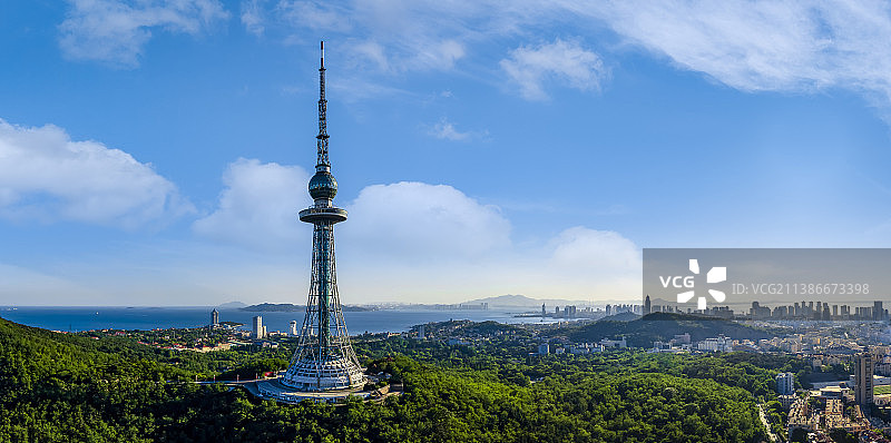 航拍青岛太平山电视塔特写图片素材