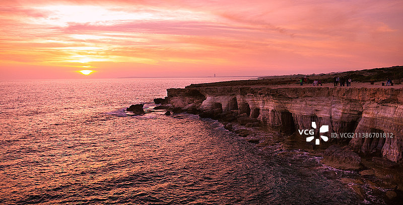 塞浦路斯阿依纳帕日落时分的海景图片素材