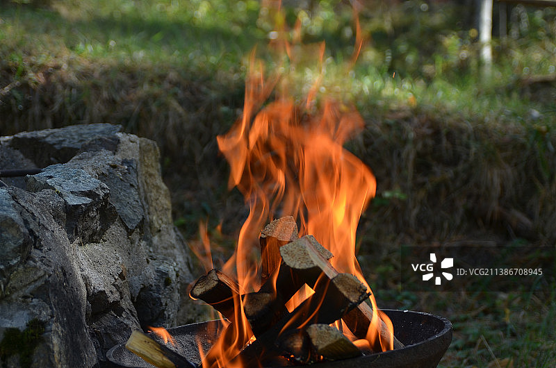 兹拉蒂博尔野外篝火特写图片素材