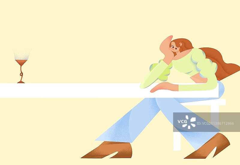 美女坐在椅子上发呆 桌子远处放着酒杯图片素材