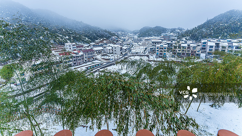 浙江义乌大陈大畈村冬季雪景风光全貌图片素材