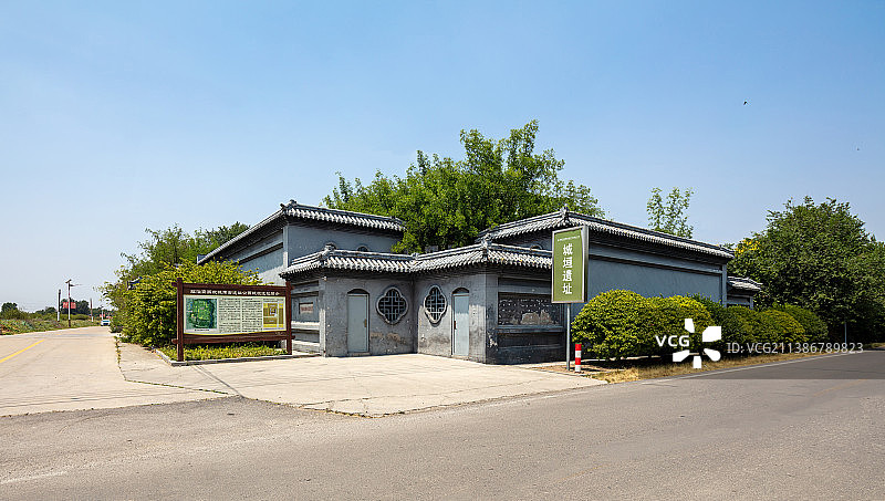 中国山东省淄博市临淄齐国故城考古遗址公园城垣遗址图片素材