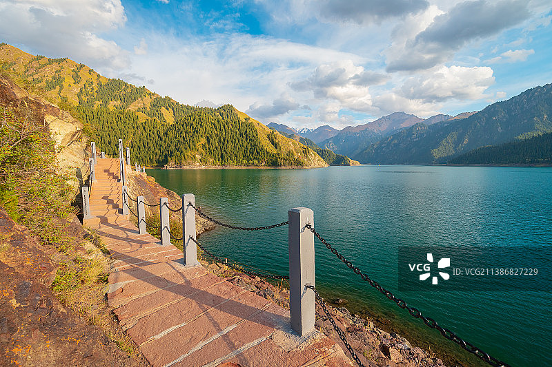 新疆阜康市博格达峰天山天池航拍自然风光图片素材