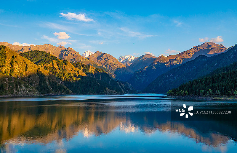 新疆阜康市博格达峰天山天池航拍自然风光图片素材