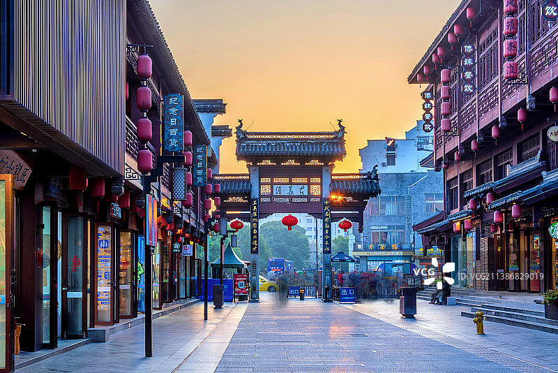 中国江苏南京夫子庙秦淮风光带商业街图片素材