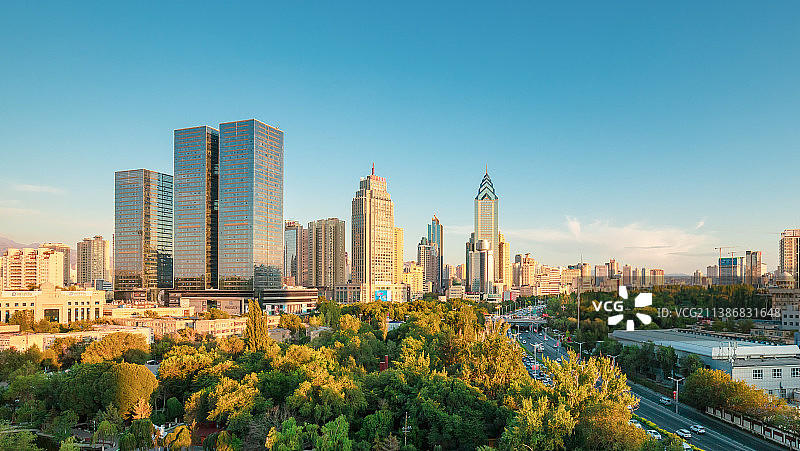 新疆乌鲁木齐城市地标建筑高楼天际线风光图片素材