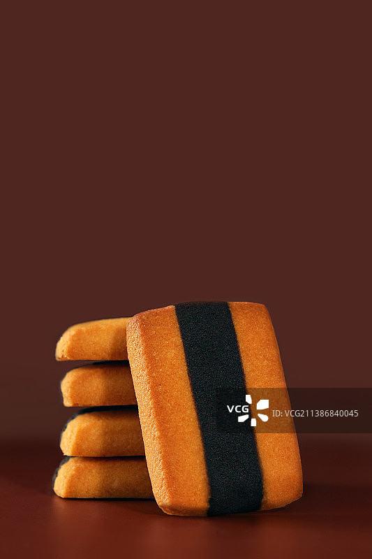 美味精致巧克力双色曲奇饼干节日庆典静物饼干图片素材