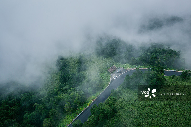 湖北神农架林区山区森林公路自驾游旅行自然风光图片素材