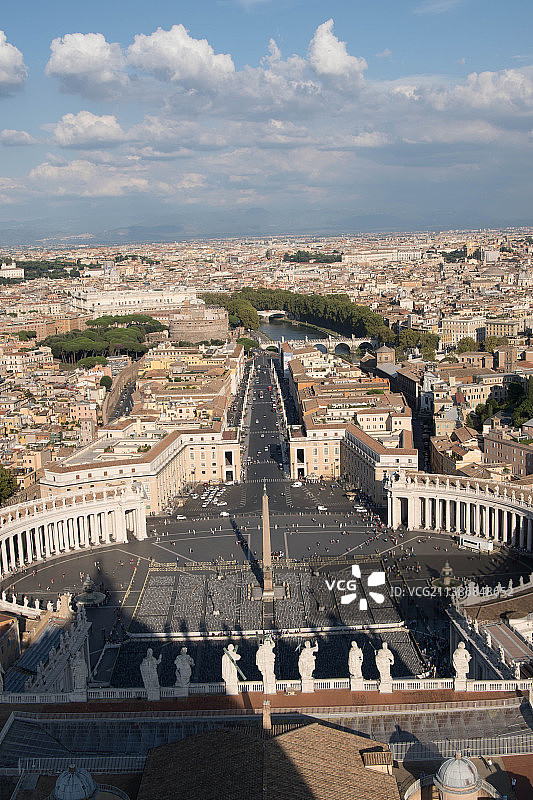 从圆顶顶部拍摄的圣彼得广场图片素材