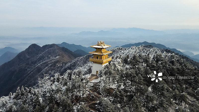 天姥山残雪图片素材