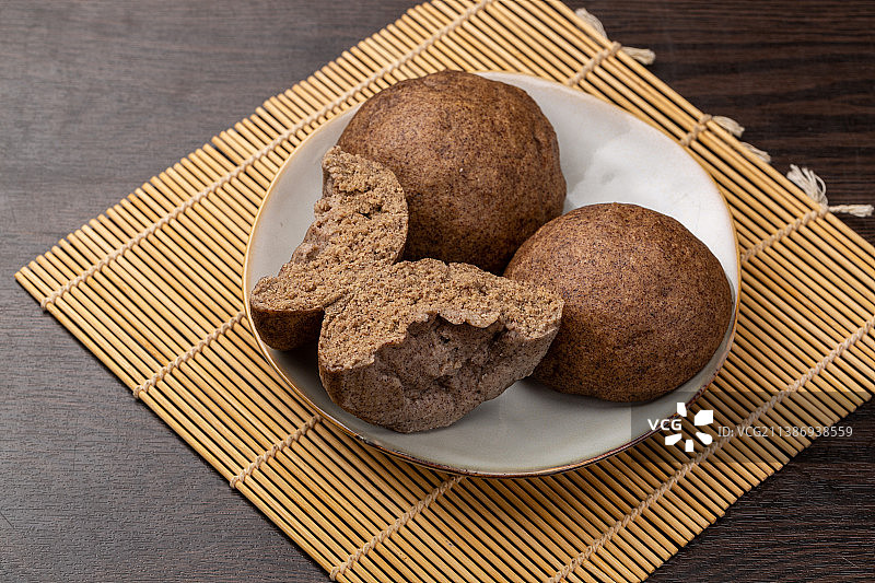 高粱小米豆面杂粮窝窝头图片素材