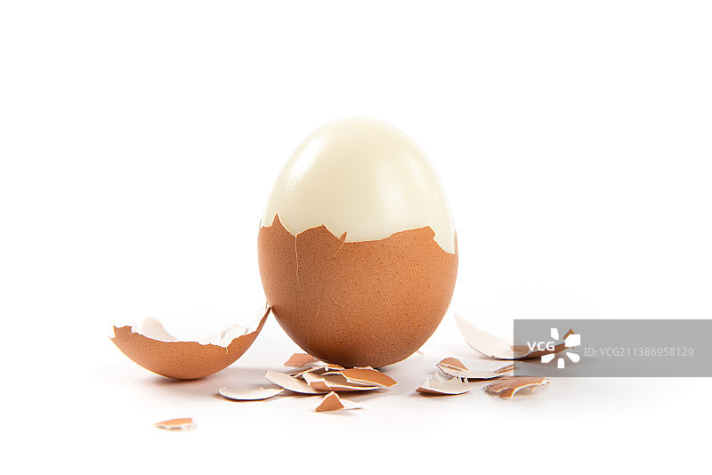 一颗剥壳的熟鸡蛋图片素材
