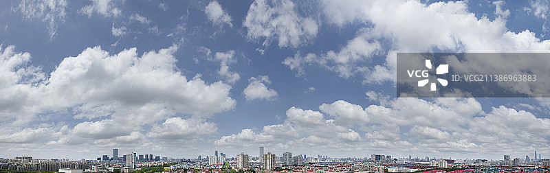 浦东天空之六月的蓝天白云图片素材