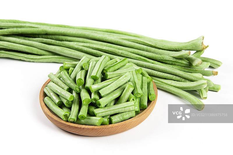 白底上切开的长豆角图片素材
