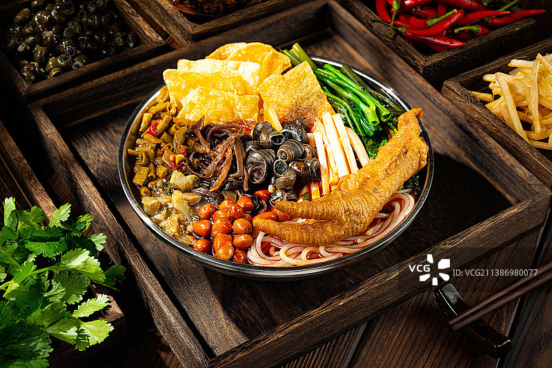 螺蛳粉 鸭脚螺蛳粉 面皮螺蛳粉 鸡脚螺蛳粉 热狗螺蛳粉 牛肉丸螺蛳粉 猪脚螺蛳粉 炸蛋图片素材