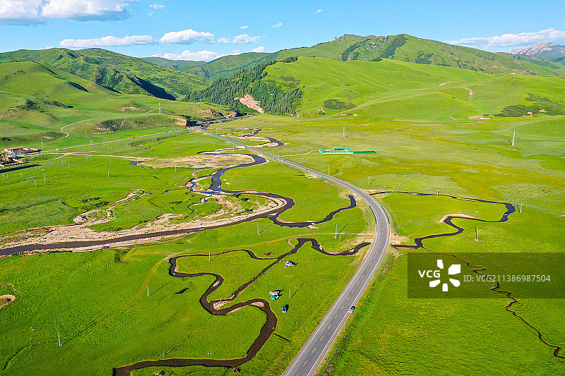 四川甘孜州若尔盖草原G345国道公路旅行自然风光图片素材