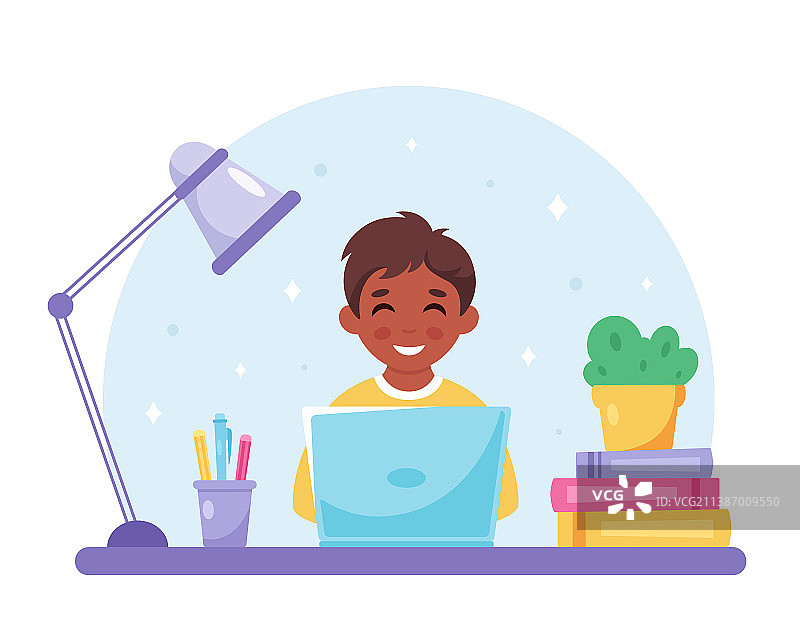 黑人男孩使用电脑进行在线学习图片素材