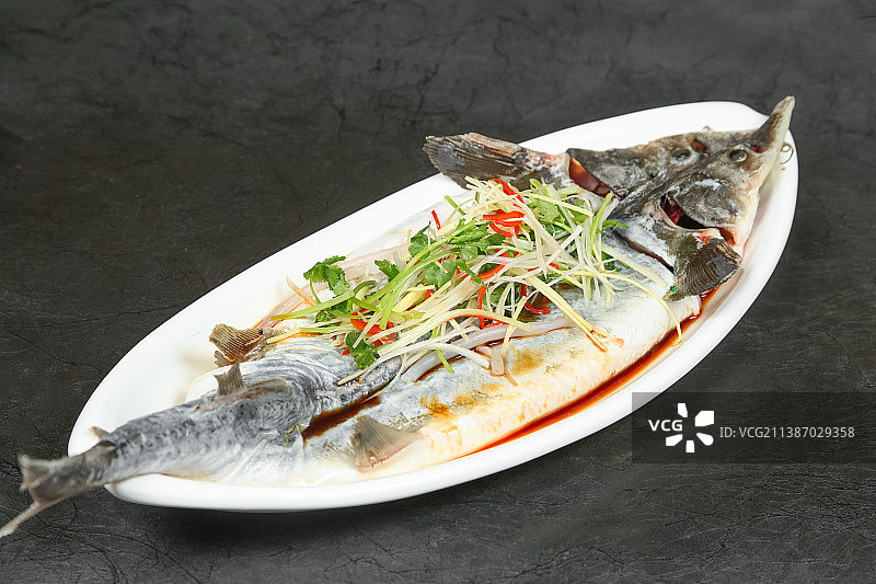 中餐美食-清蒸鲟鱼图片素材