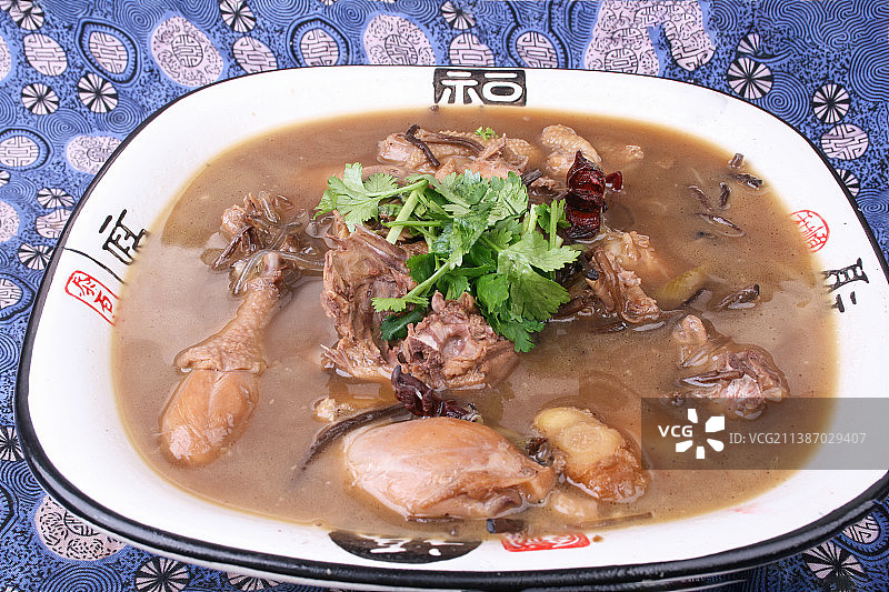中餐美食-小鸡炖蘑菇图片素材