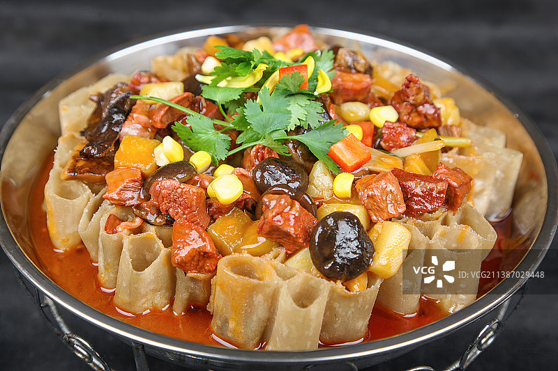 中餐美食-羊肉口蘑焖莜面图片素材