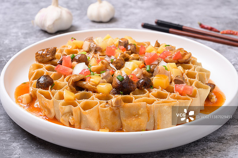 中餐美食-羊肉口蘑焖莜面图片素材