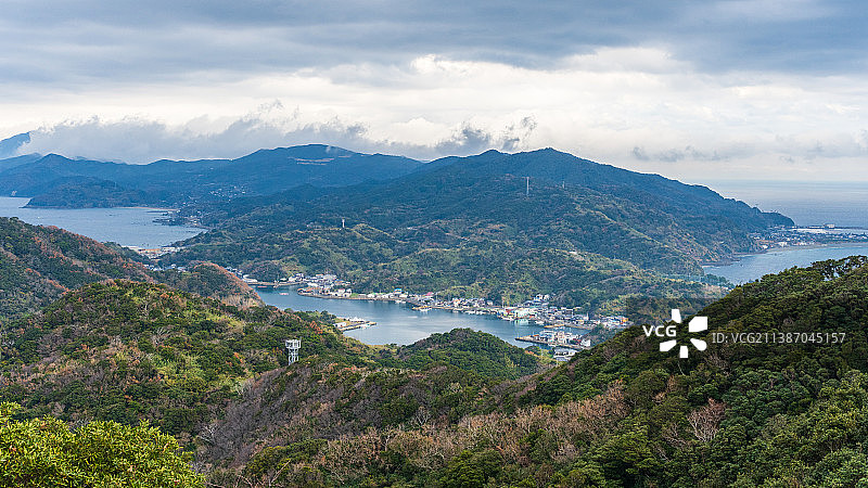 山顶俯瞰，长崎县权现山的自然风光图片素材