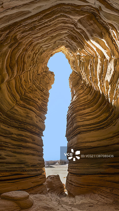 哈密魔鬼城雅丹风蚀地貌戈壁滩无人区风光图片素材