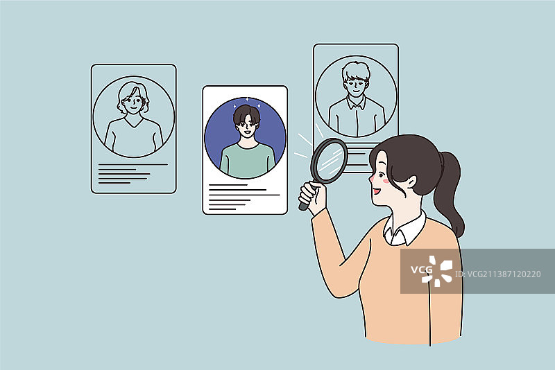 女人使用放大镜选择候选人图片素材
