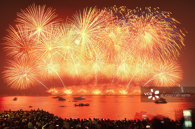 烟花绽放图片素材