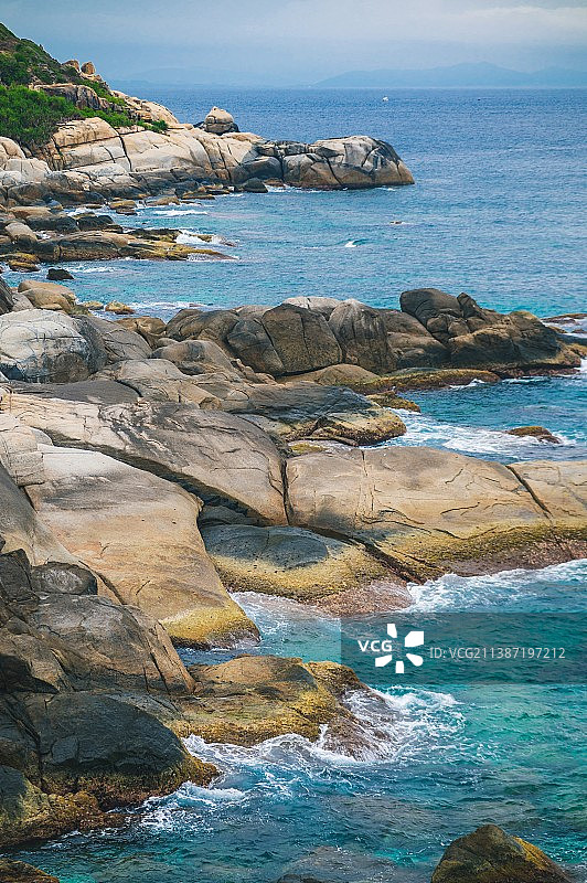 三亚蜈支洲岛的礁石图片素材