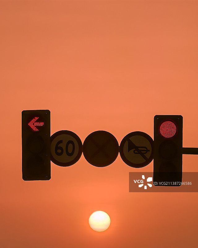 落日，红灯，指示牌图片素材