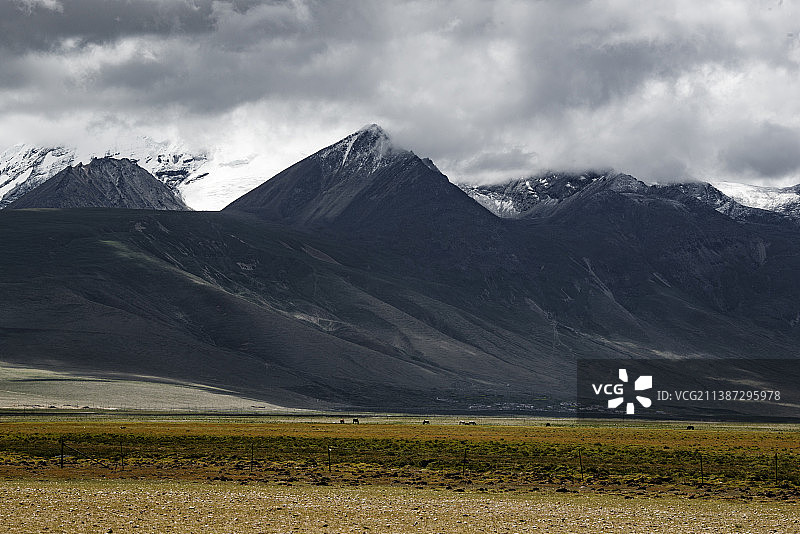 阴山下图片素材