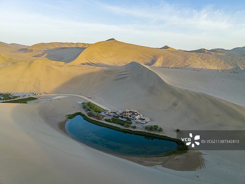 甘肃敦煌酒泉莫高窟鸣沙山月牙泉风光图片素材