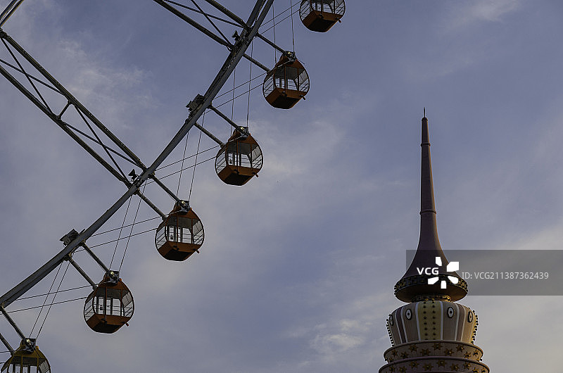 游乐园的摩天轮图片素材