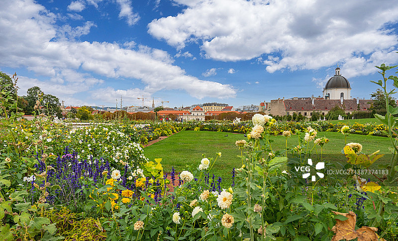 夏天美丽的奥地利维也纳美景宫风光（奥地利国家美术馆）图片素材