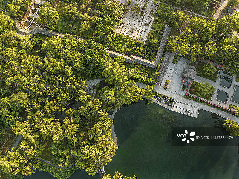 航拍济南章丘区百脉泉公园俯视图图片素材