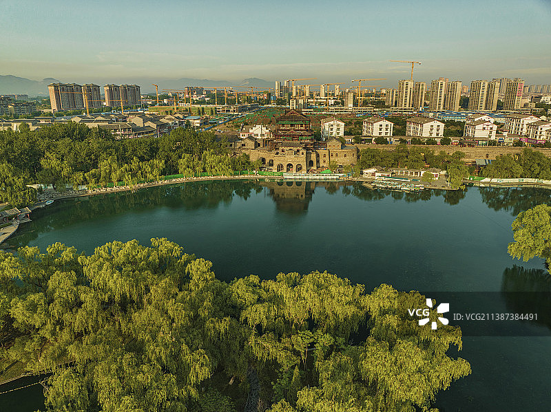 航拍济南章丘区百脉泉公园图片素材