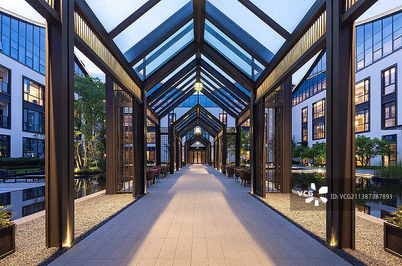 现代宾馆酒店中庭花园图片素材