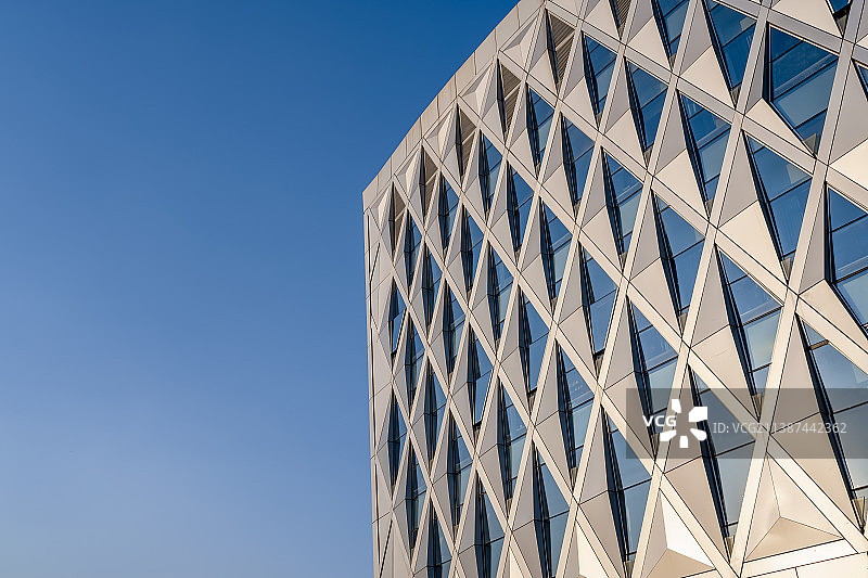 菱形玻璃幕墙建筑局部特写图片素材