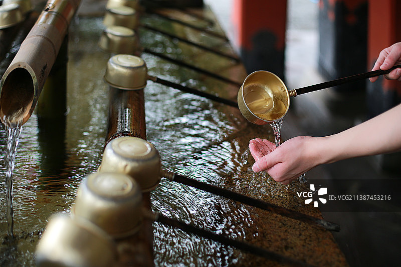 日本御手洗竹管和水瓢图片素材