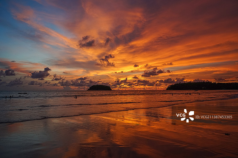普吉岛沙滩日落晚霞图片素材