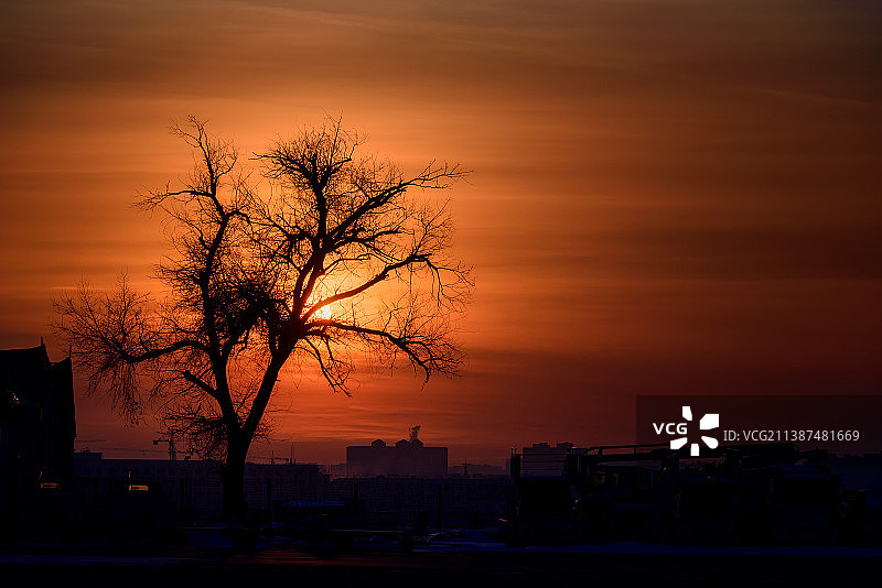 新疆伊利伊宁机场夕阳图片素材