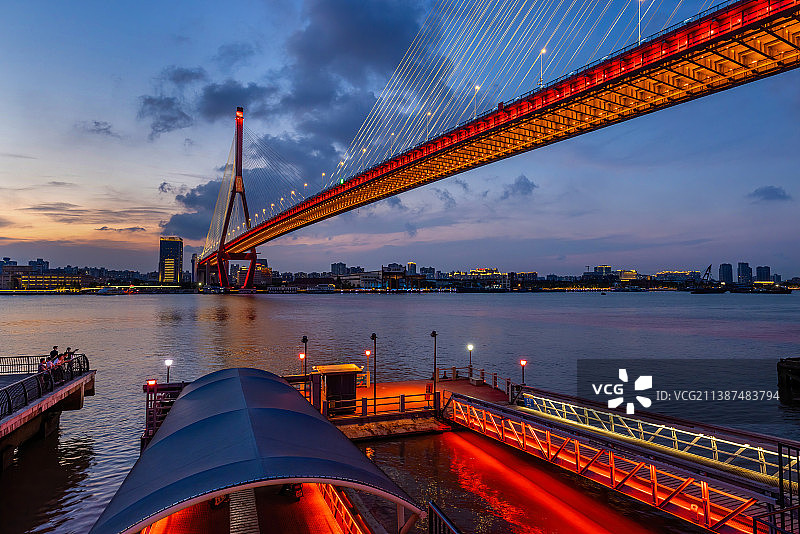 上海黄浦江杨浦大桥轮渡口图片素材