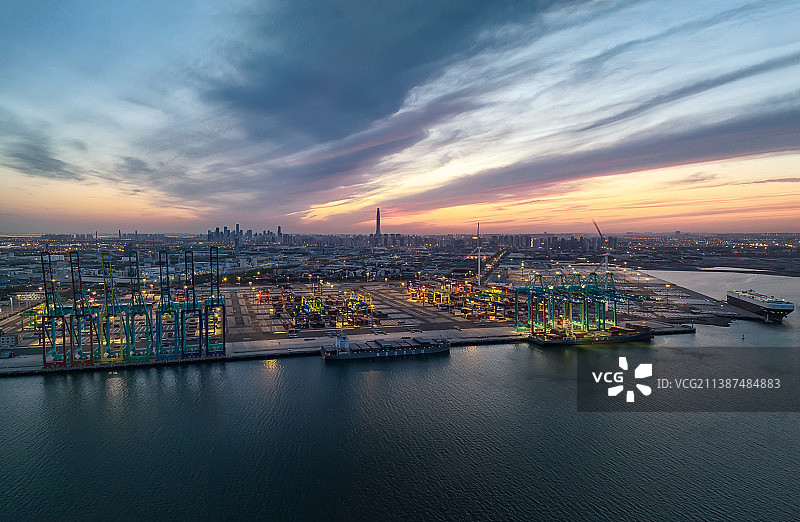 航拍天津港集装箱码头晚霞图片素材