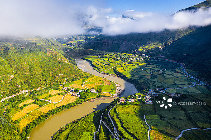 川西高原 鲜水河大峡谷 道孚县鲜水河大峡谷图片素材