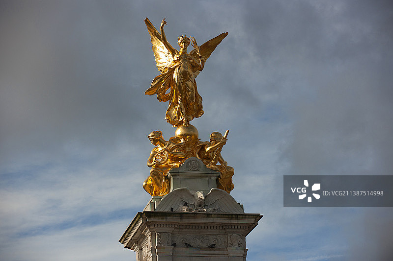 英国，伦敦，白金汉宫胜利女神尼姬雕像。图片素材