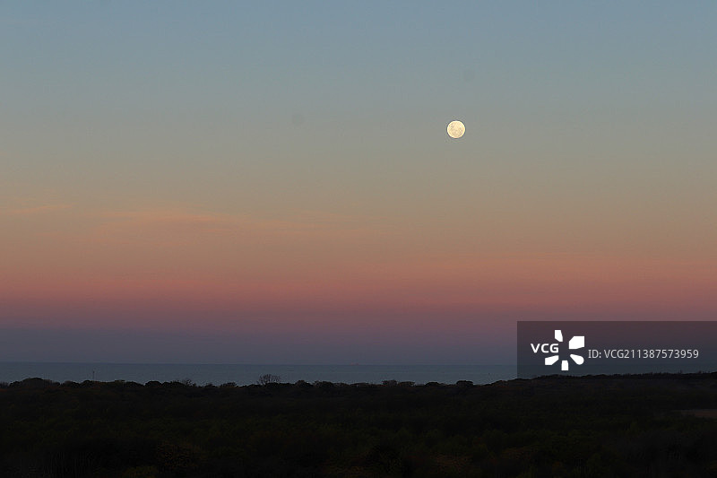布宜诺斯艾利斯，草莓月（Strawberry Moon）图片素材