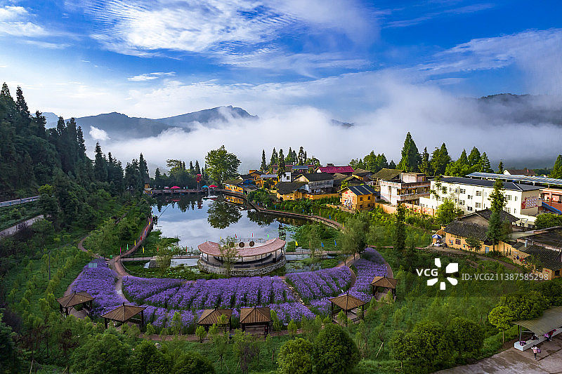 自然生态环境中的美丽乡村风景图片素材