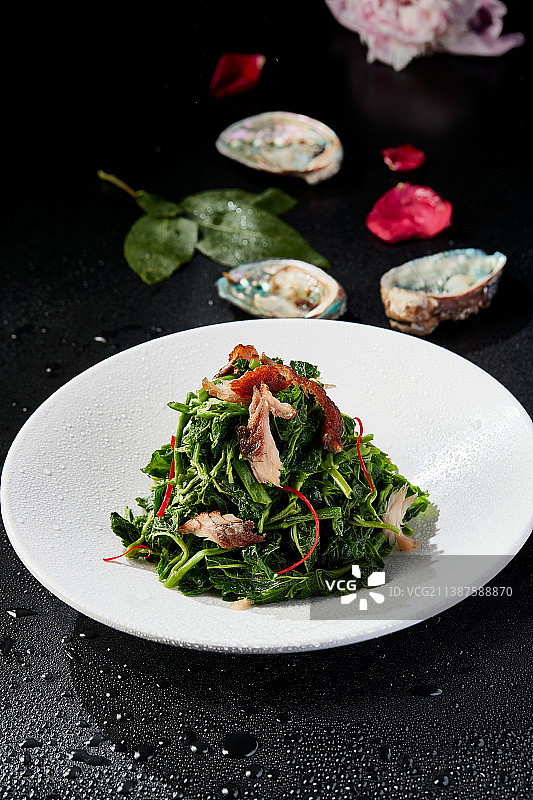 野菜凉拌手撕熏鱼图片素材